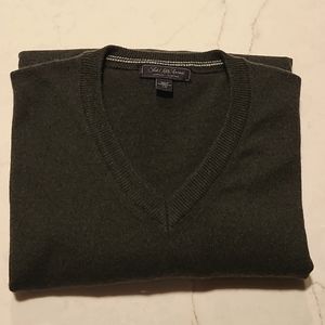 Saks Fifth Avenue cashmere sweater. Large